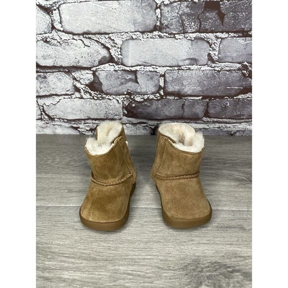 UGG Keelan Tan Brown Suede Sheepskin Lined Boots Toddlers Kids Size 1M US/16EU - Picture 10 of 16